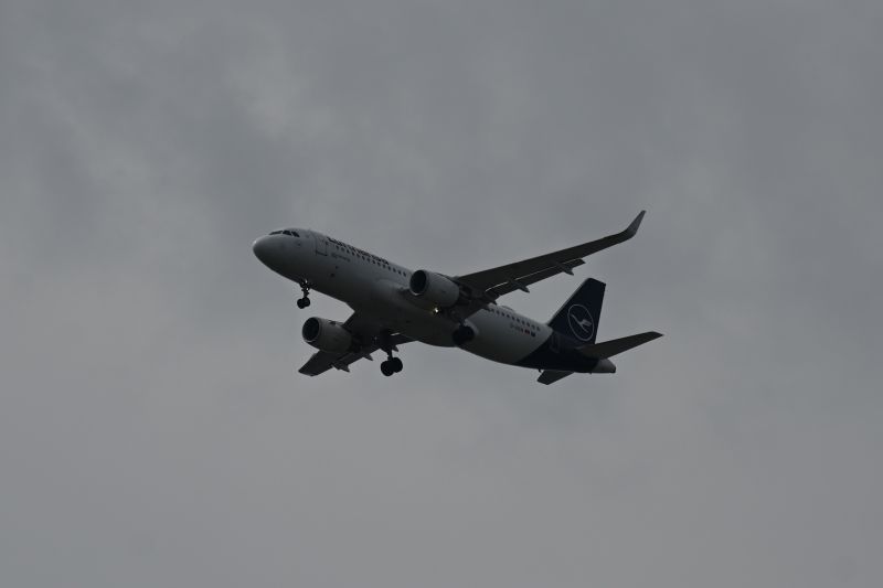 File:D-AIZW-2026.JPG