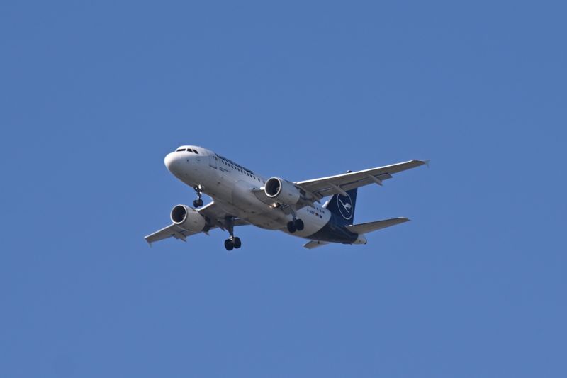 File:D-AIBF-2026.JPG